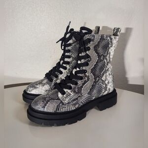 Dolce Vita DV Flume Snake Print Black/White Faux Leather Combat Boots WM Size 9